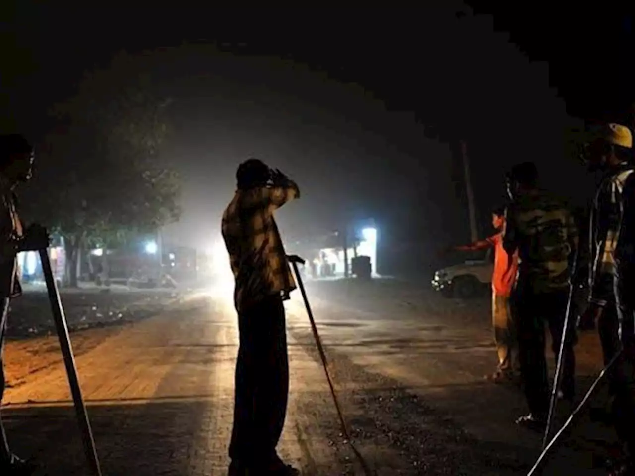 بھارت میں ہندوؤں کے مقدس درخت کو کاٹنے پر نوجوان کو زندہ جلا دیا گیا - ایکسپریس اردو