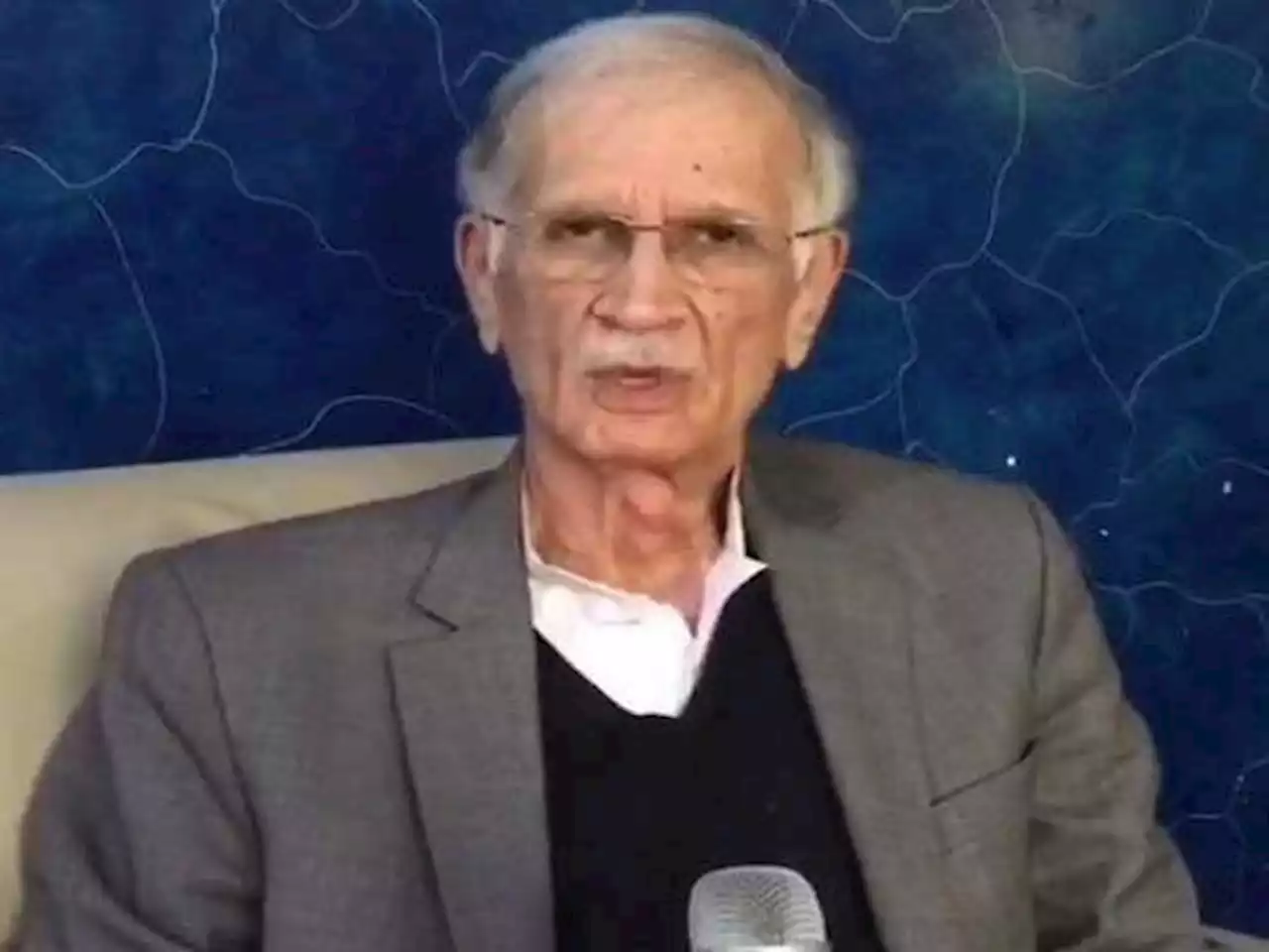 ورکرز کنوینشن میں مہنگائی کیخلاف نعرے بازی پر پرویز خٹک غصے میں آگئے - ایکسپریس اردو