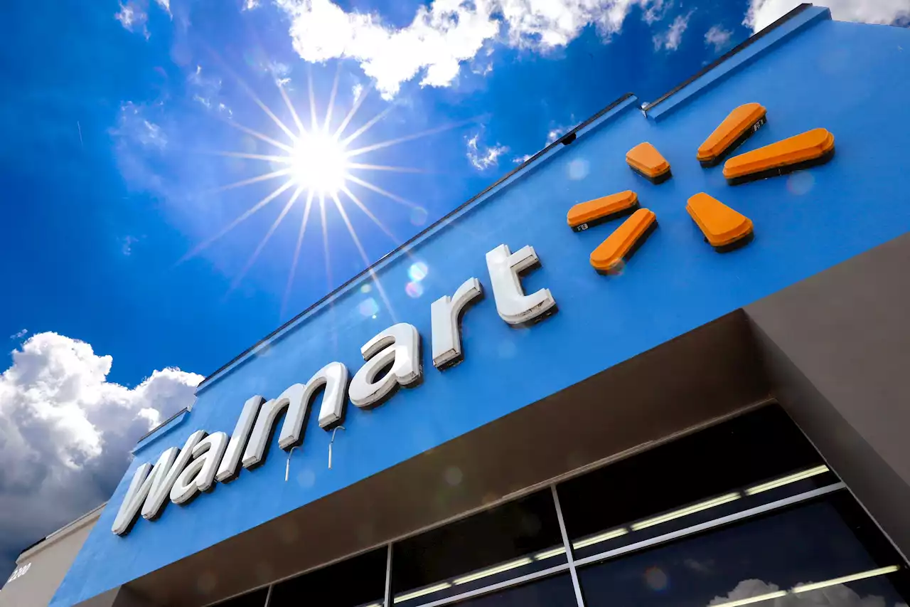 Walmart halves COVID-19 paid leave after CDC trims isolation guidance