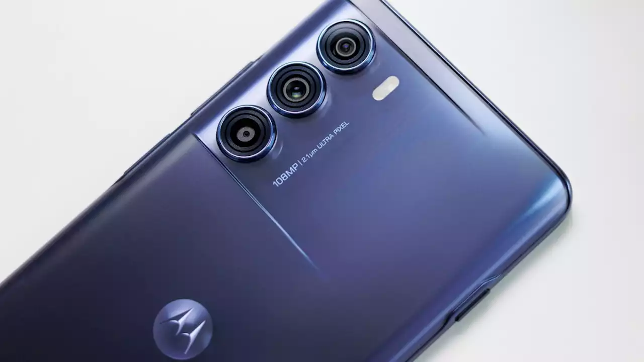 Motorola Edge 30 Pro might launch in the next two months, rocking the Snapdragon 8 Gen 1