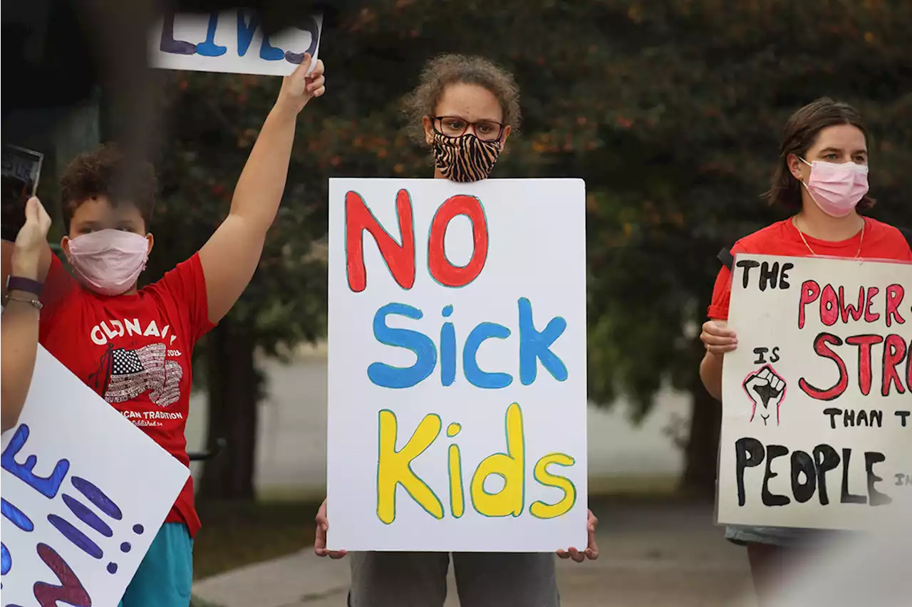 Chicago Public Schools shut down amid teachers union protest of Covid protocols