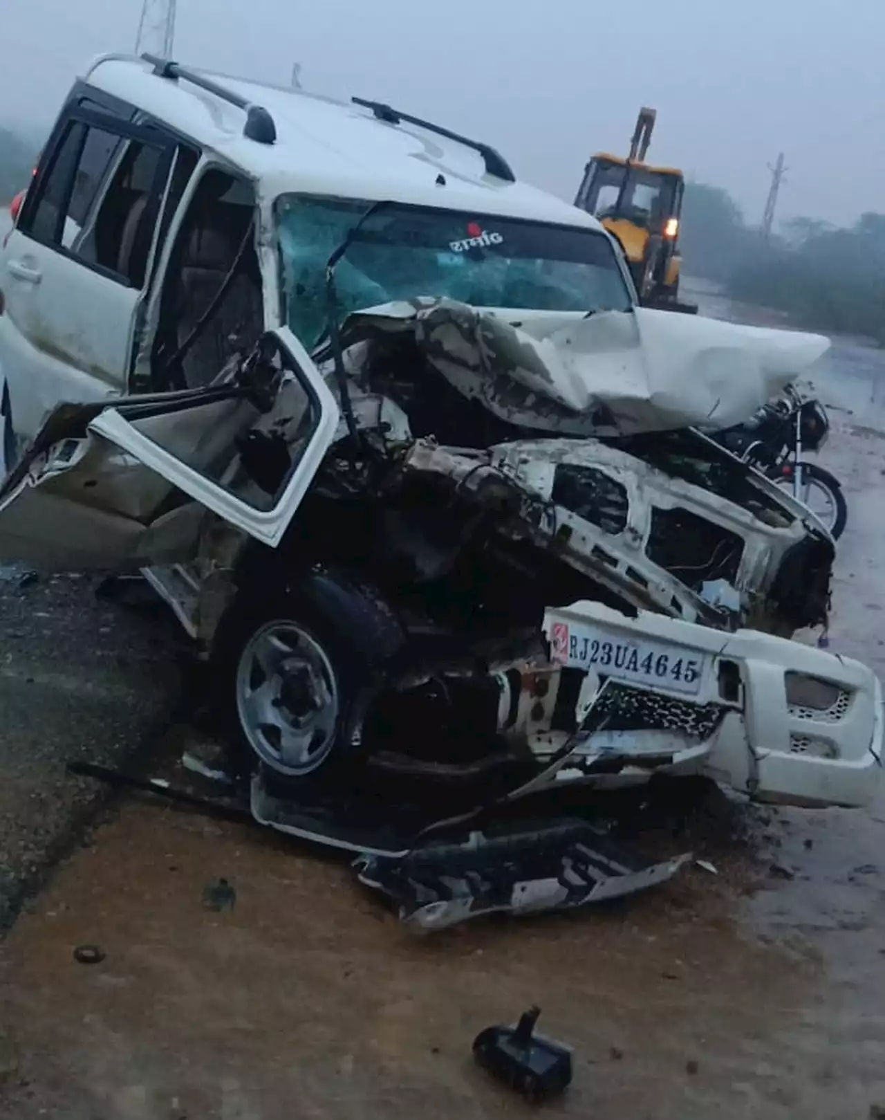 Video: सेना के ट्रक व एसयूवी की भिड़ंत, दो महिलाओं सहित चार घायल | Army truck and SUV collide, four including two women injured | Patrika News