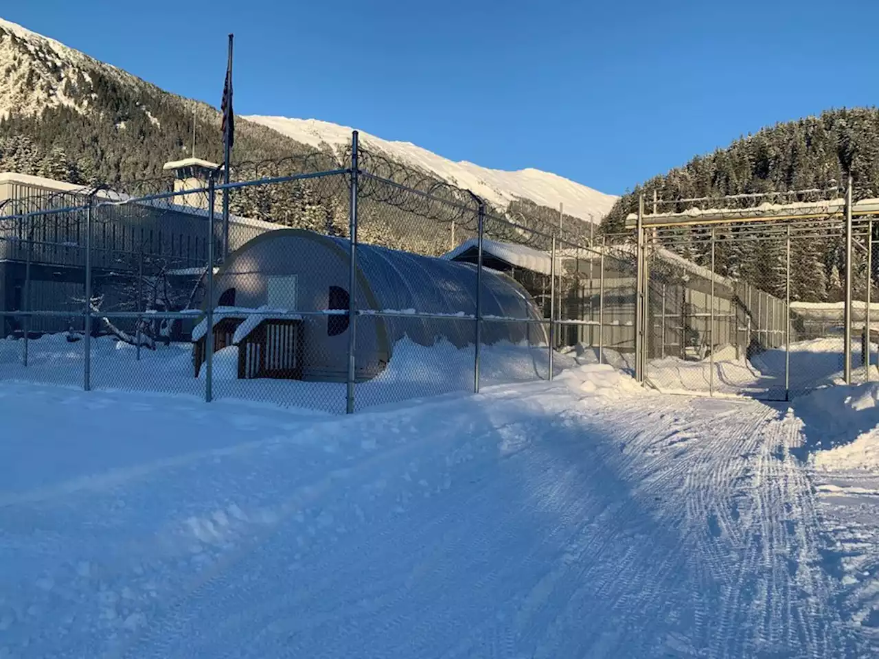 Alaska Ombudsman investigates Juneau prison COVID-19 complaints, but broader issues remain