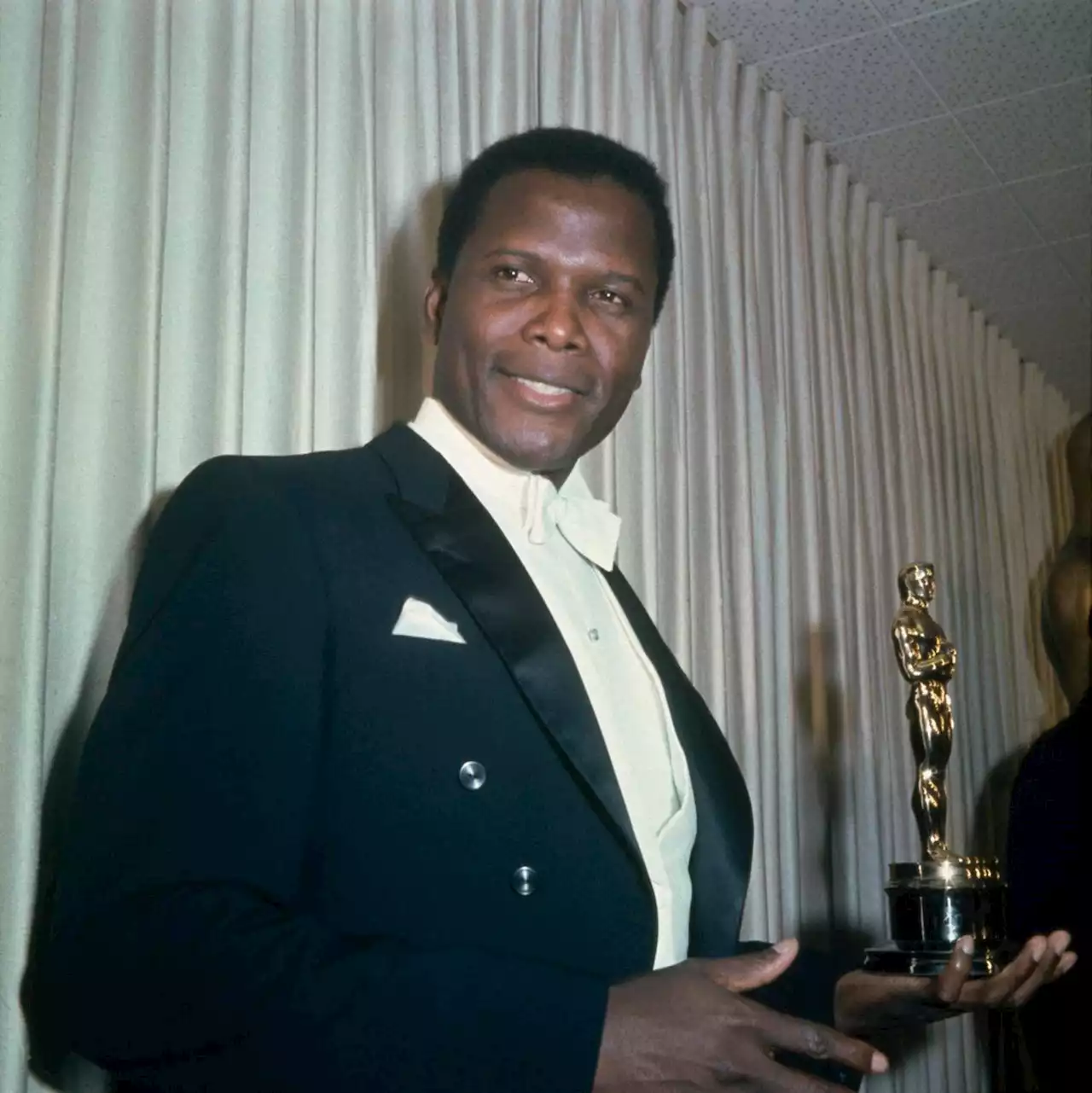 Oscar Winner Sidney Poitier Dies At 94