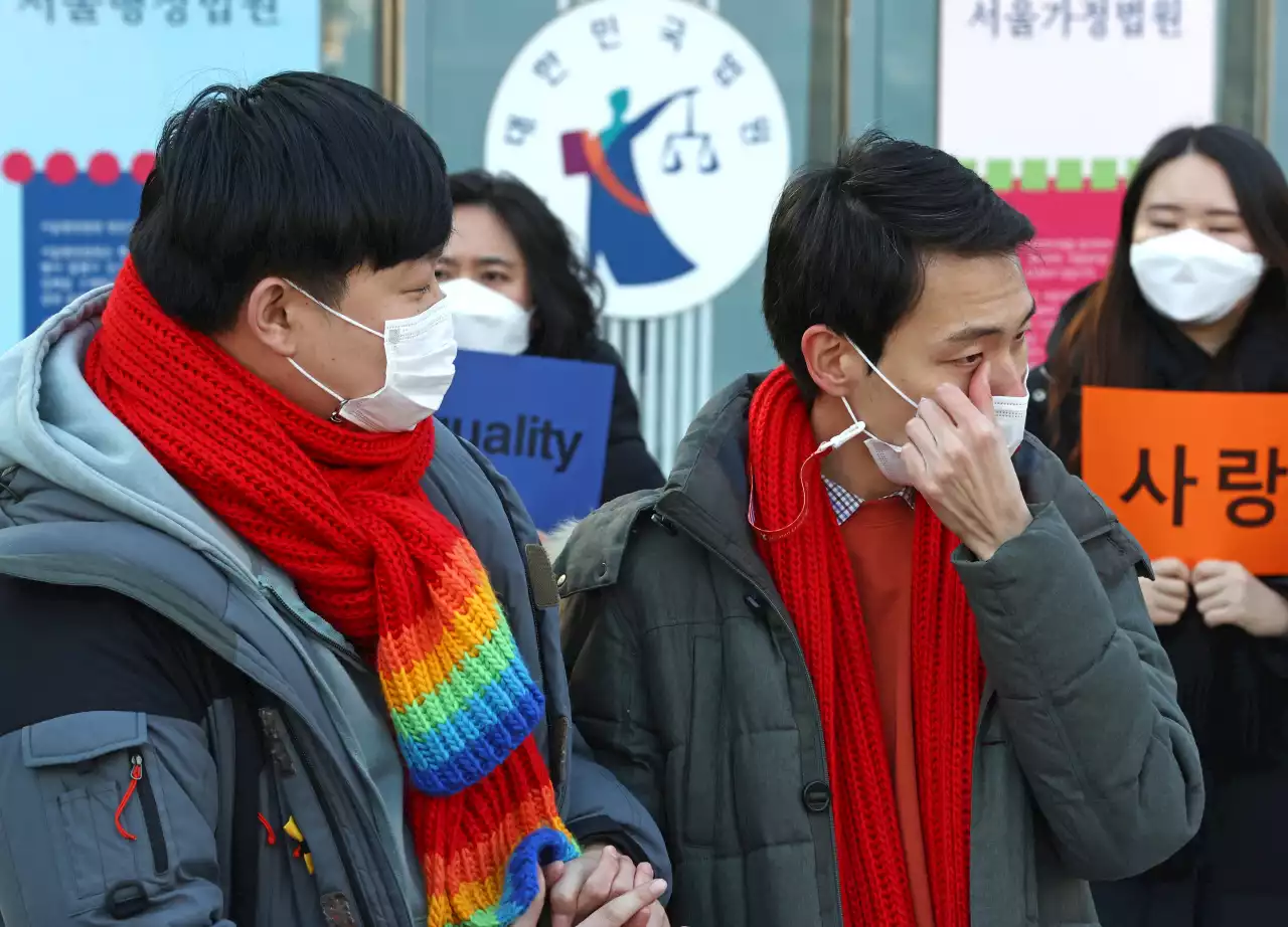 동성 부부 건보 피부양자 소송 패소…법원 “혼인은 남녀 결합”