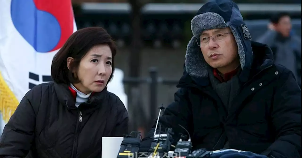 ‘야당이 박근혜 사면 반대했다’는 폭로에 발끈한 황교안과 나경원