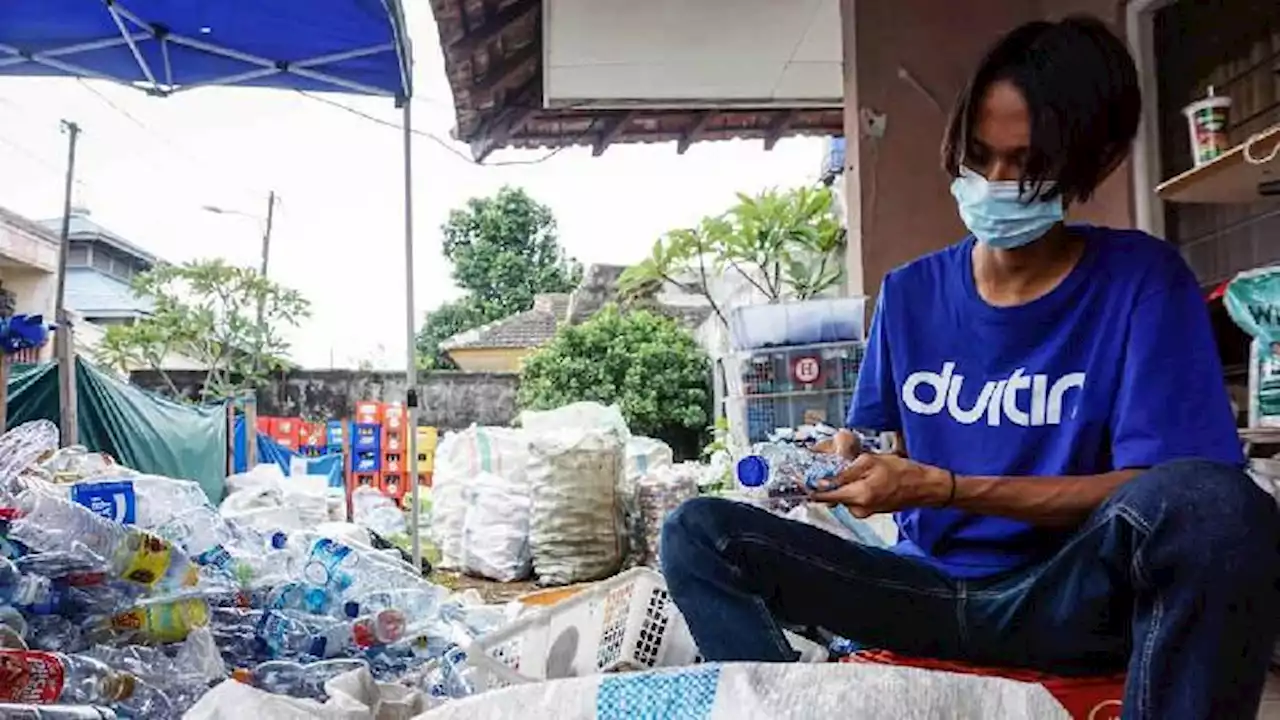 Makin Banyak Anak Muda Menjadi Pemulung Sampah