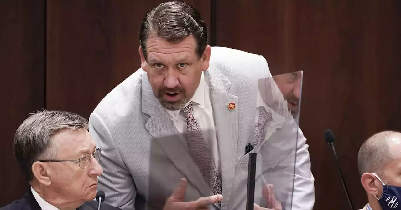 Lawmaker Apologizes for Failed Pantsing Attempt