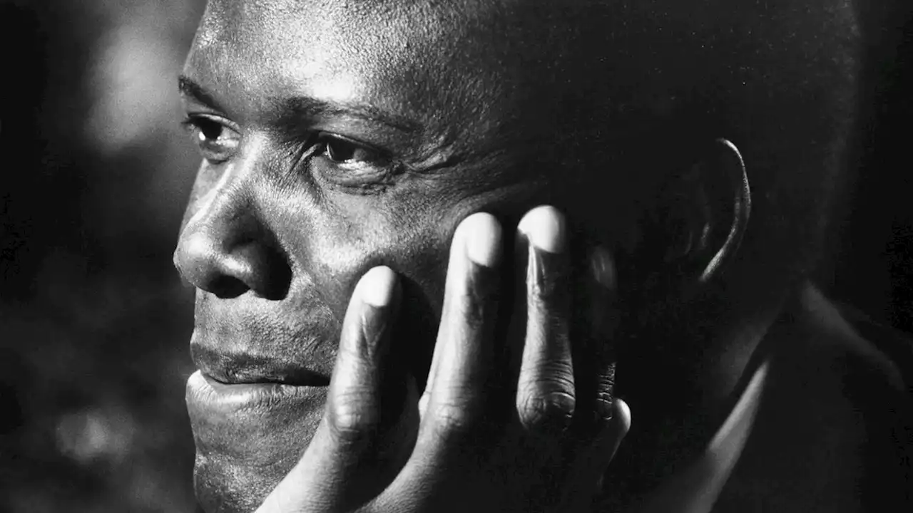 Trailblazing Actor and Director Sidney Poitier Has Died at 94