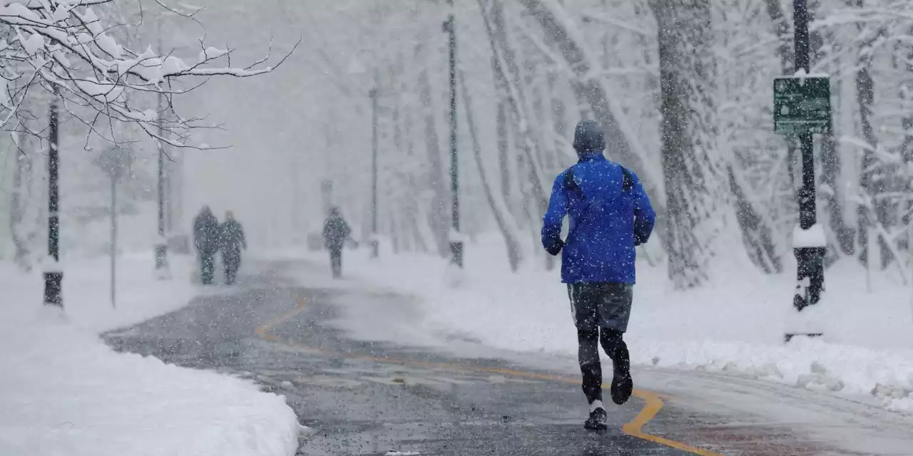 Winter Storm Blankets East Coast, Prompting Government, School Closures