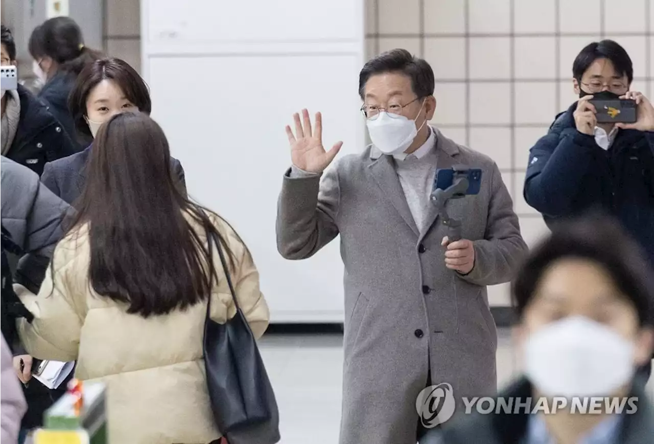이재명, 서울서 '걸어서 민심속으로'…재건축 규제완화 카드(종합) | 연합뉴스
