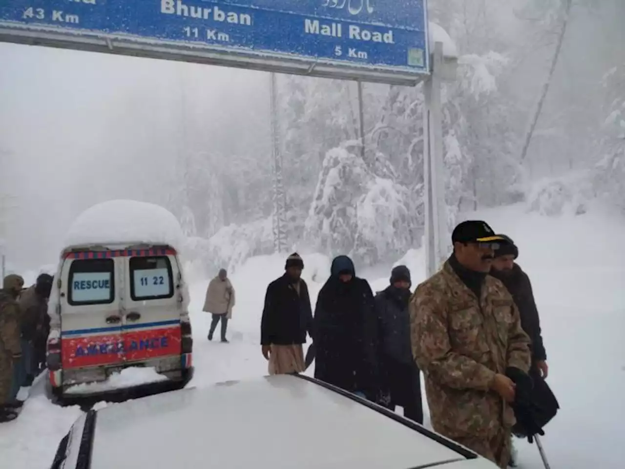 Stranded tourists being shifted to 5 army relief camps in Murree: ISPR