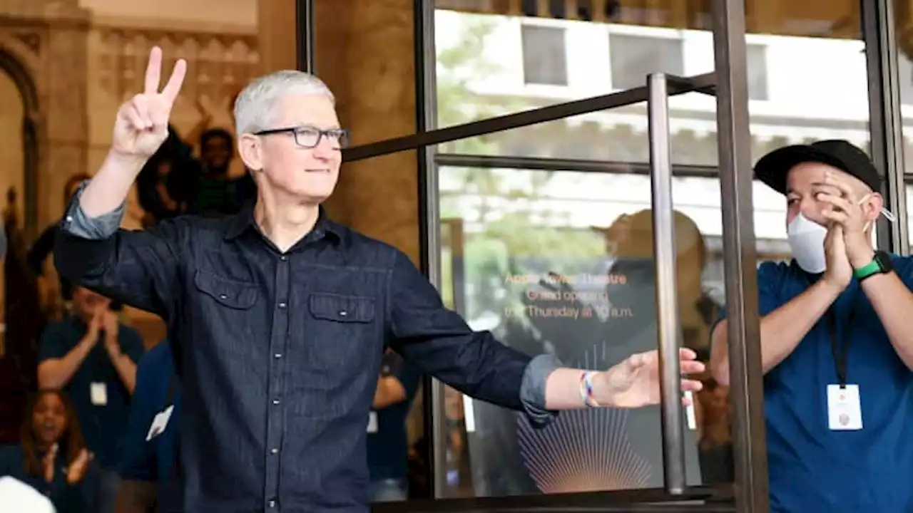 Here's how much money Apple CEO Tim Cook made in 2021