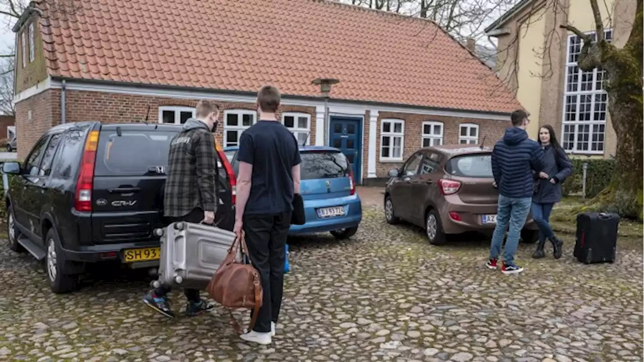 Eleverne er tilbage på mange af landets efterskoler: 'Det er helt fantastisk'