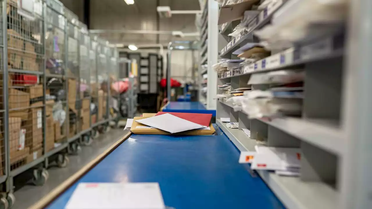 Florida postal worker accused of stealing 4,000 pieces of mail