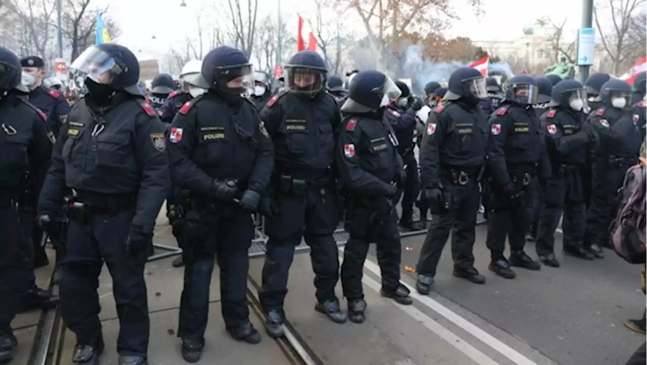 Polizei greift rigoros bei Demo-Teilnehmern durch