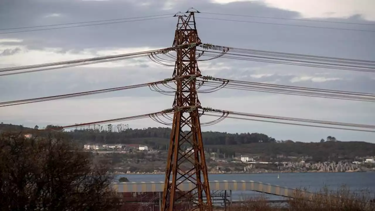 La luz baja este domingo un 41% hasta 119,24 euros/MWh