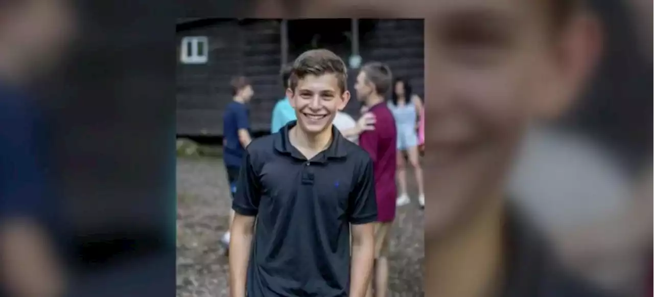 Connecticut high school hockey player dies after collision on ice