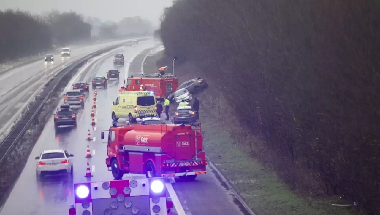 Flere uheld på motorvej: 'Kør forsigtigt og vis hensyn på stedet'