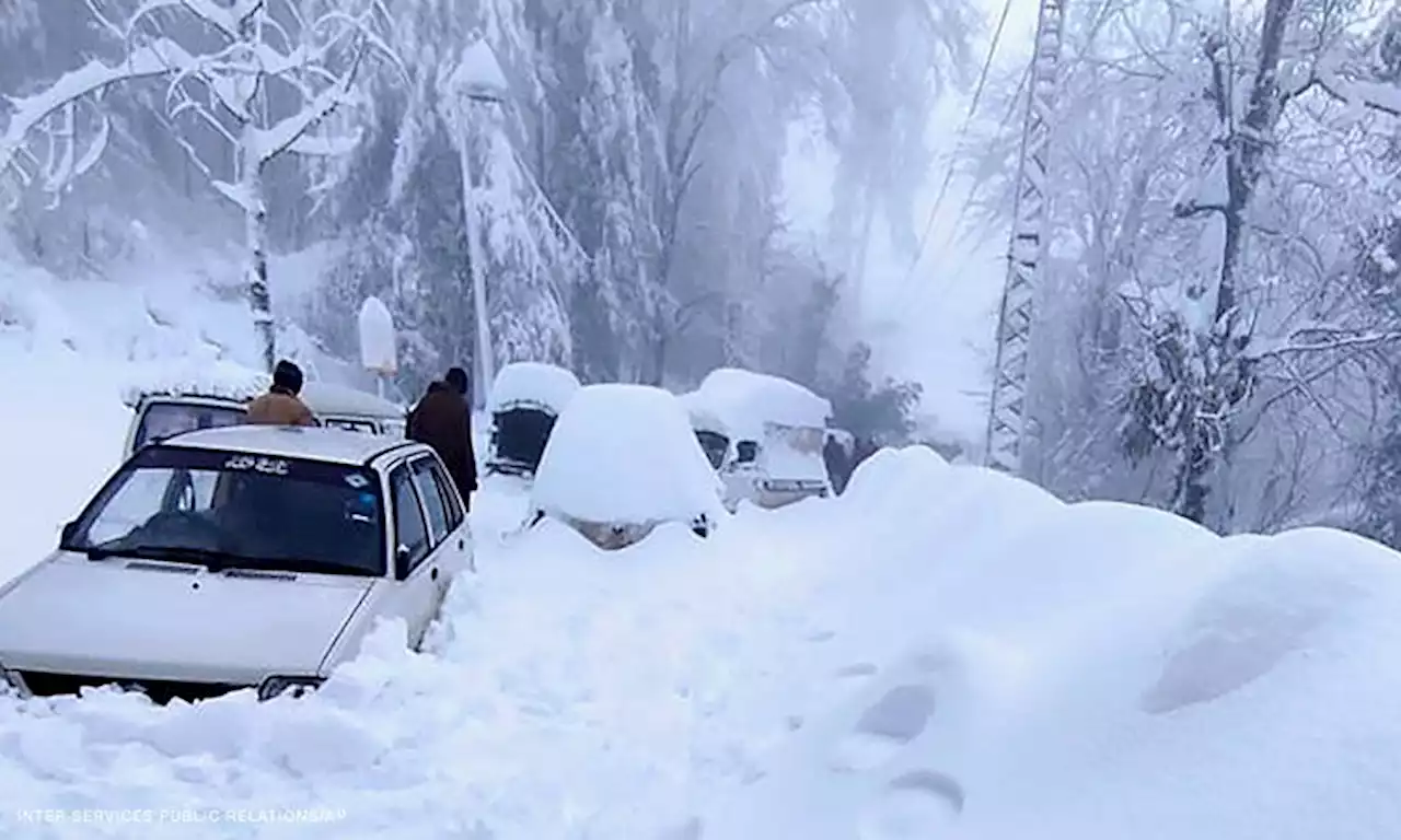 Snowstorm kills at least 21 tourists at Pakistani resort