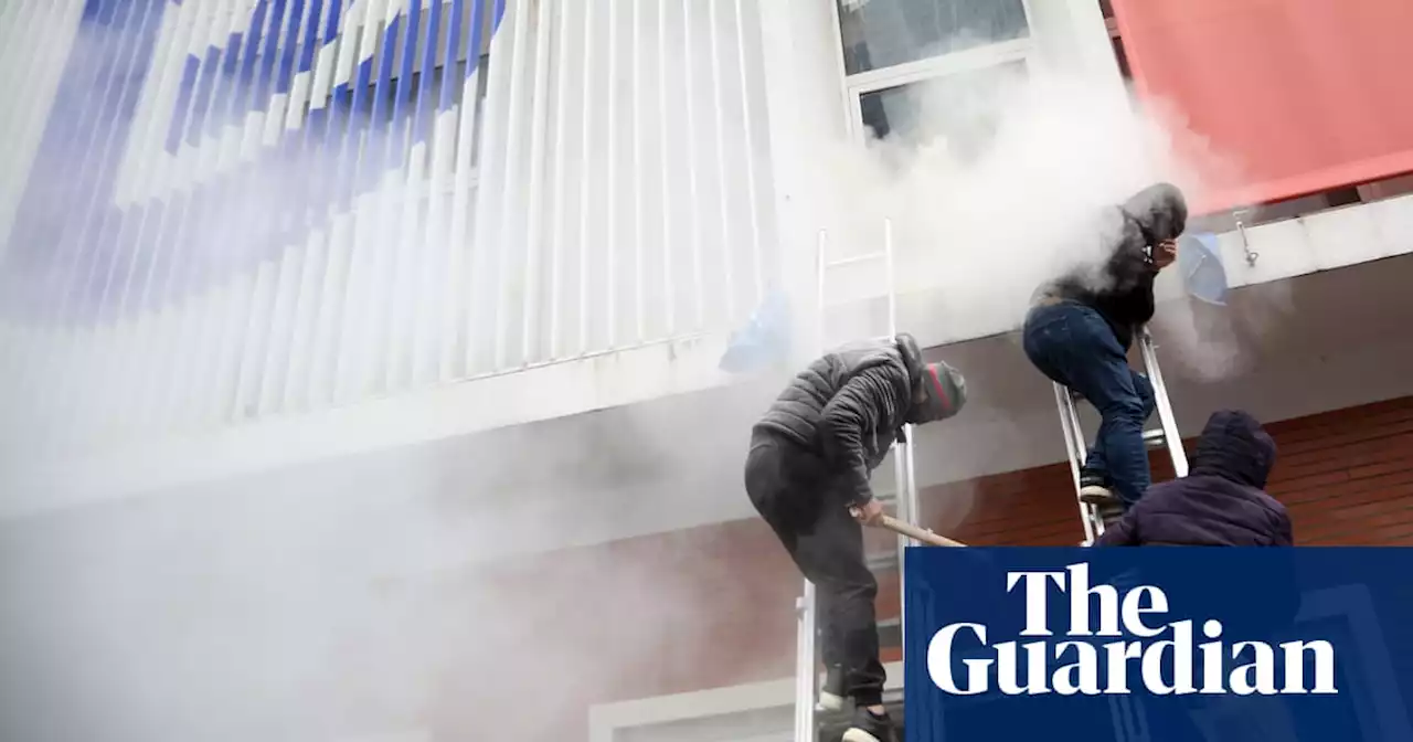 Albania: police disperse protesters from opposition party HQ with teargas