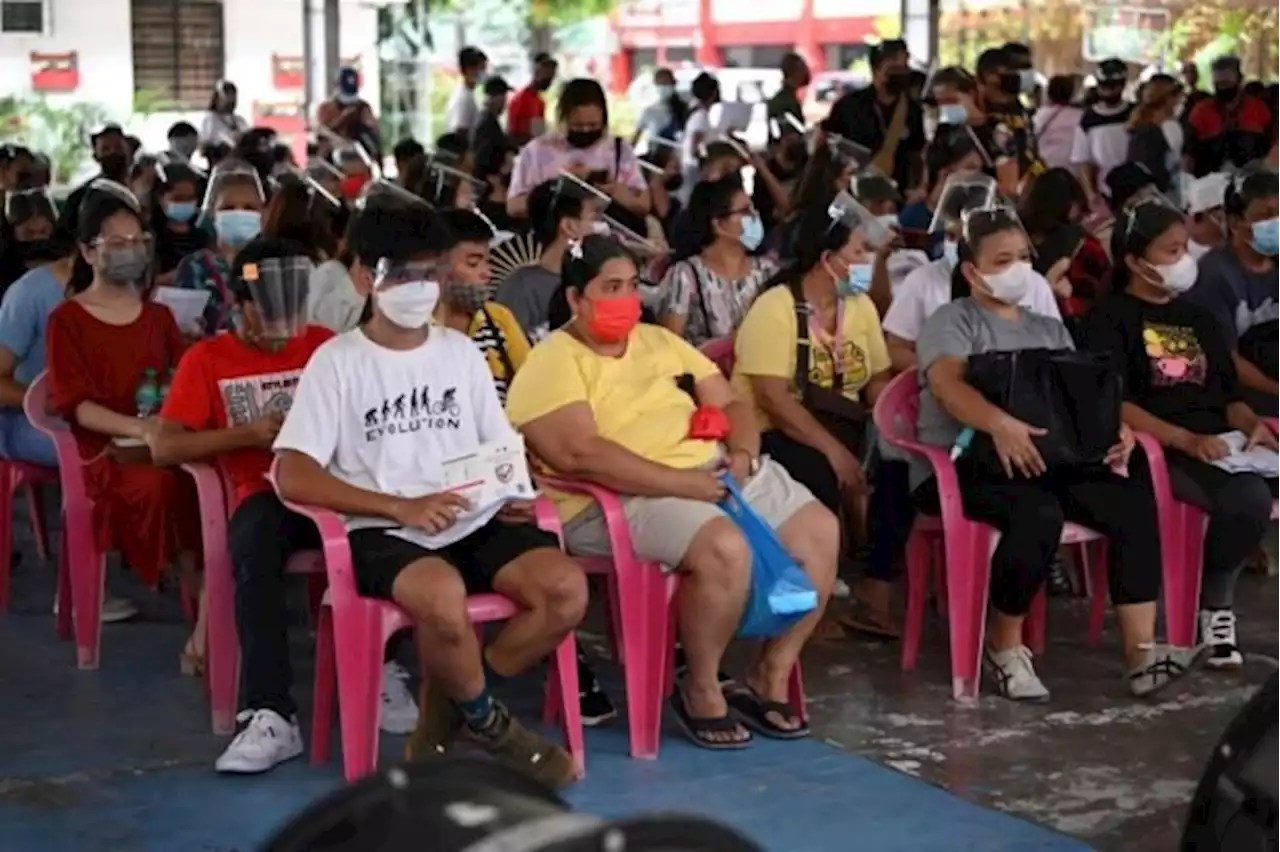 Robredo: Offer incentives to boost COVID-19 vaccination drive