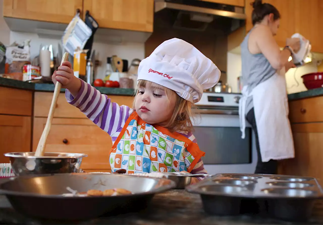 Kids cooking sets for little home cooks and bakers