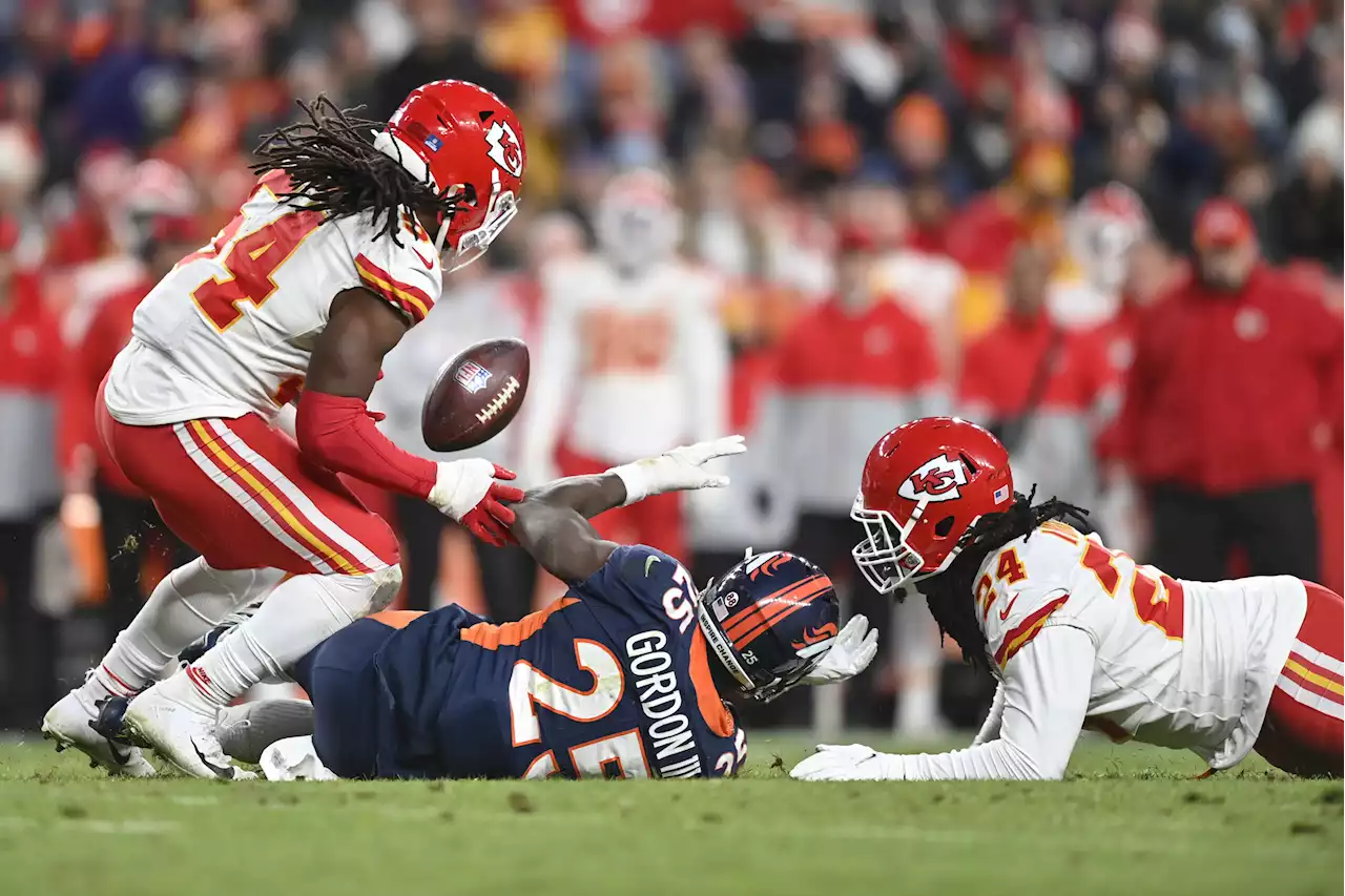 Crazy fumble return fuels Kansas City Chiefs' much needed win over Broncos