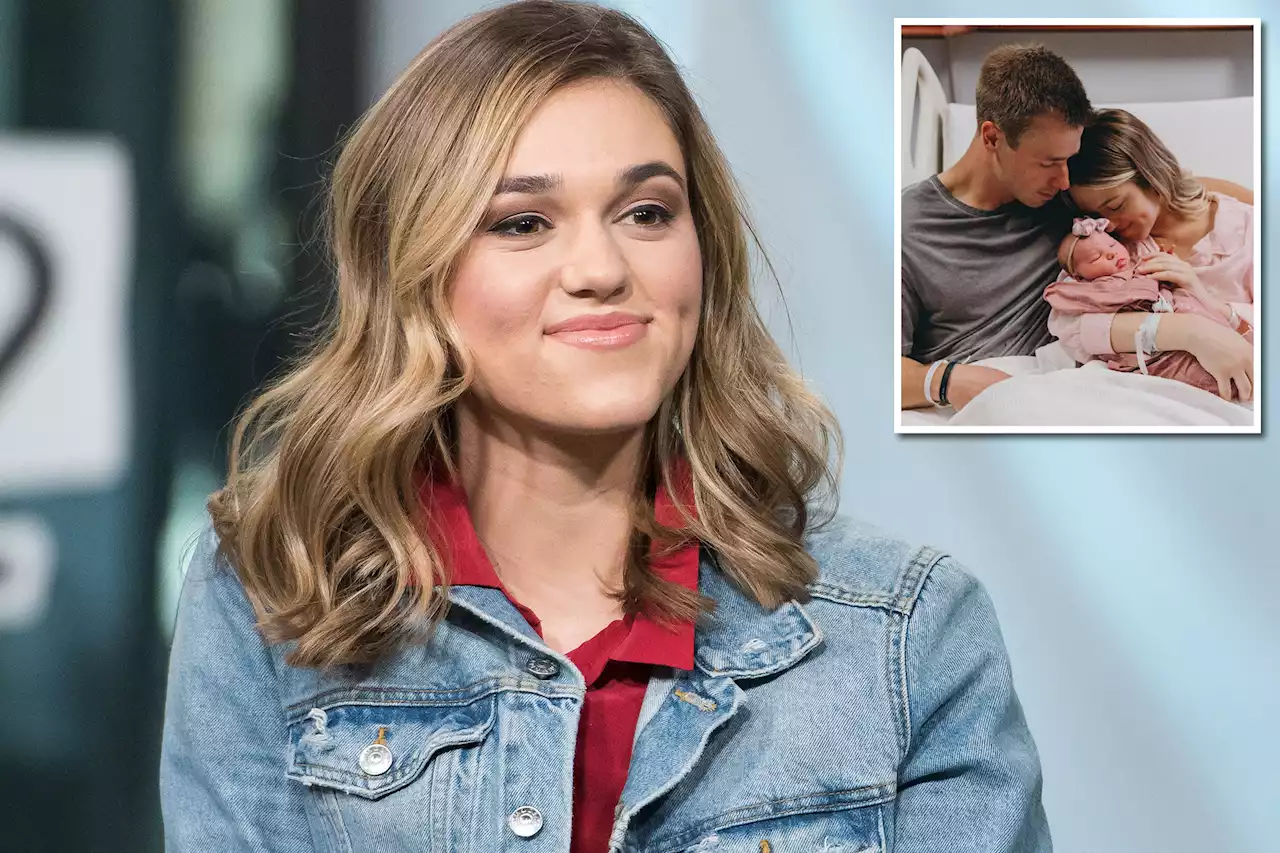 Sadie Robertson says she started 2022 with ‘flurona’ and a rat invasion