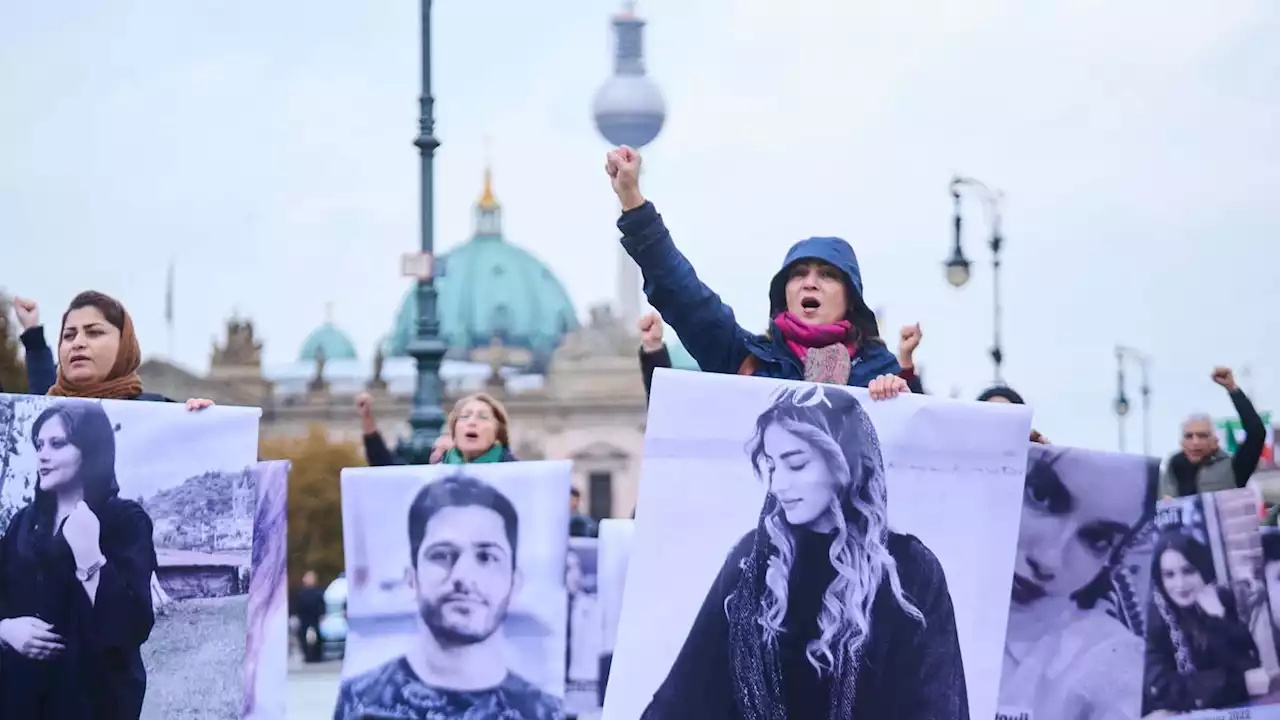 Tausende protestieren in Berlin gegen iranische Führung