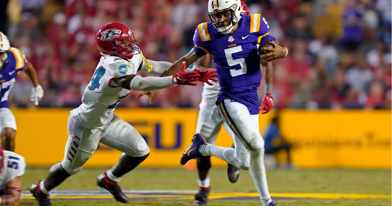 LSU watching QB Jayden Daniels blossom