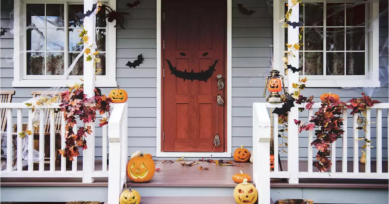 When to put up your Halloween decorations, according to experts