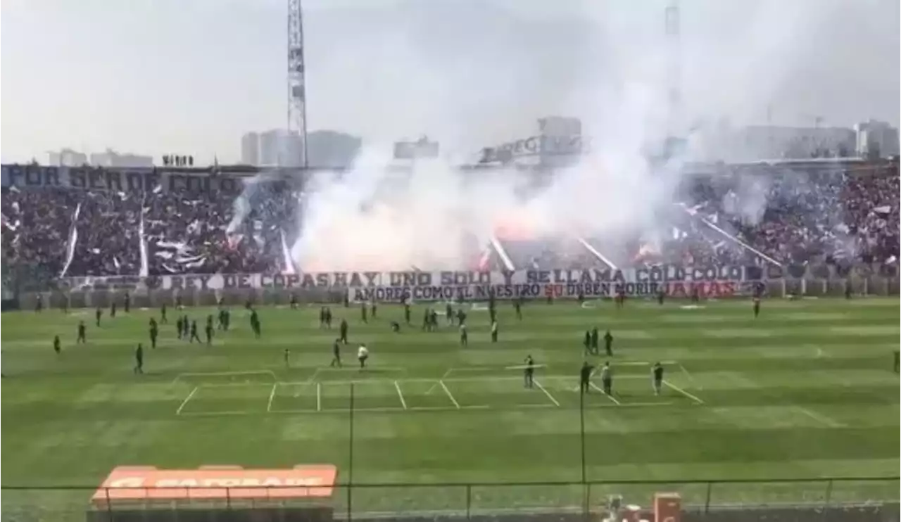 انهيار سقف ملعب في تشيلي يتسبب في إصابات للمشجعين