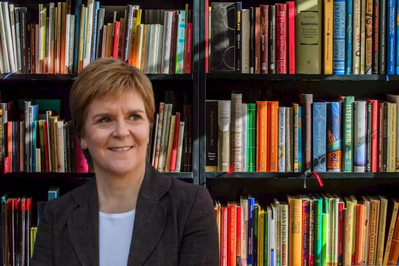 Nicola Sturgeon makes 'wee bookshop very happy' in surprise visit