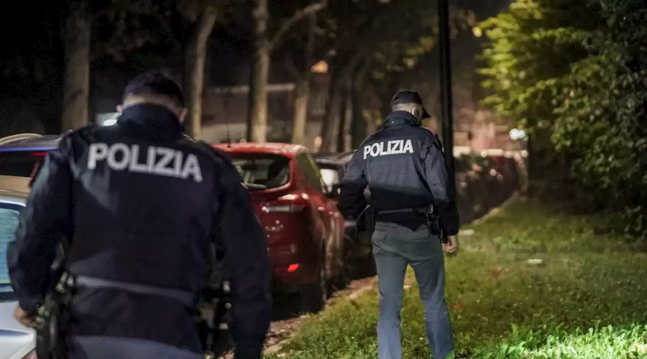 Donna violentata nella notte in strada a Roma: caccia all'aggressore