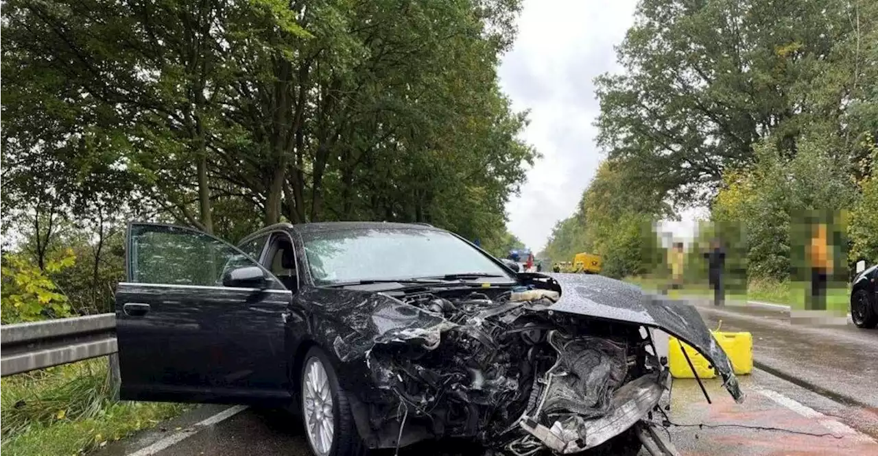 B85 bei Schwandorf gesperrt: Auto mit Lkw zusammengestoßen