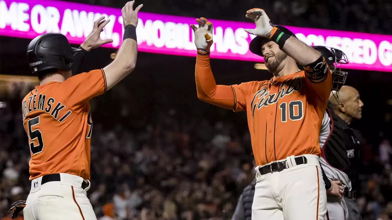 Giants Observations: Four-Homer Eruption Keeps Slim Playoff Hopes Alive