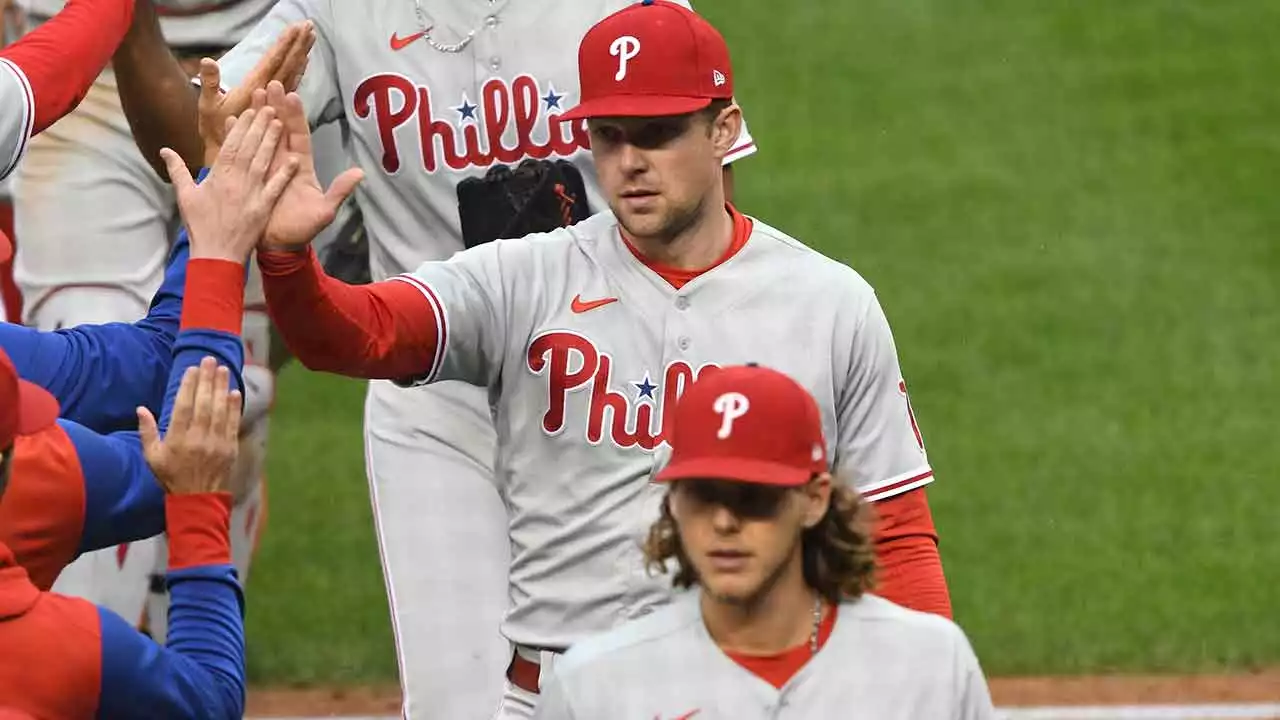 MLB Wild Card: Phillies Watch Brewers Lose, Then Beat Nationals to Increase Playoff Lead