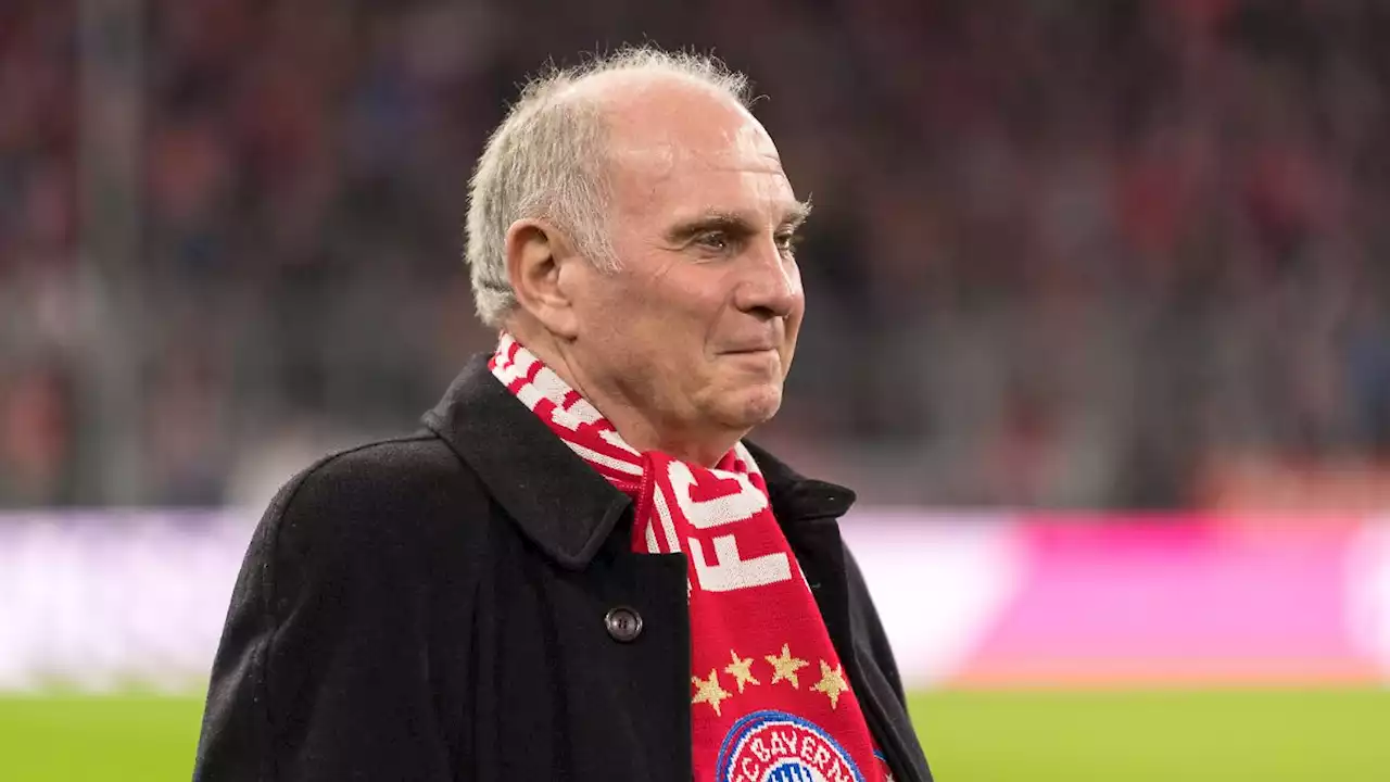 Fans des FC Bayern protestieren gegen Hoeneß