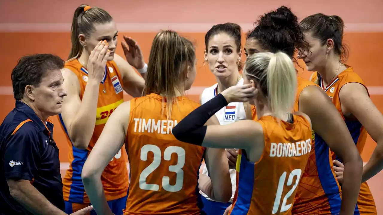 Volleybalsters lijden in derby tegen België eerste nederlaag op WK in eigen land