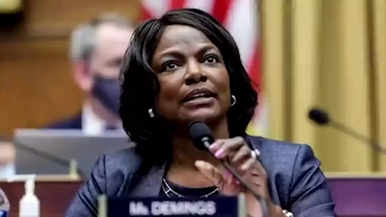 Democratic ex-cop Demings closes in on Republican Rubio in Florida