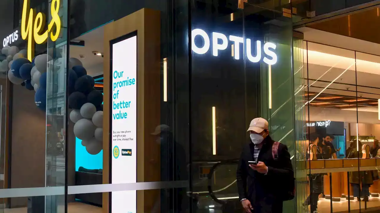 'Deeply sorry': Optus takes out full-page ads to apologise for massive data breach