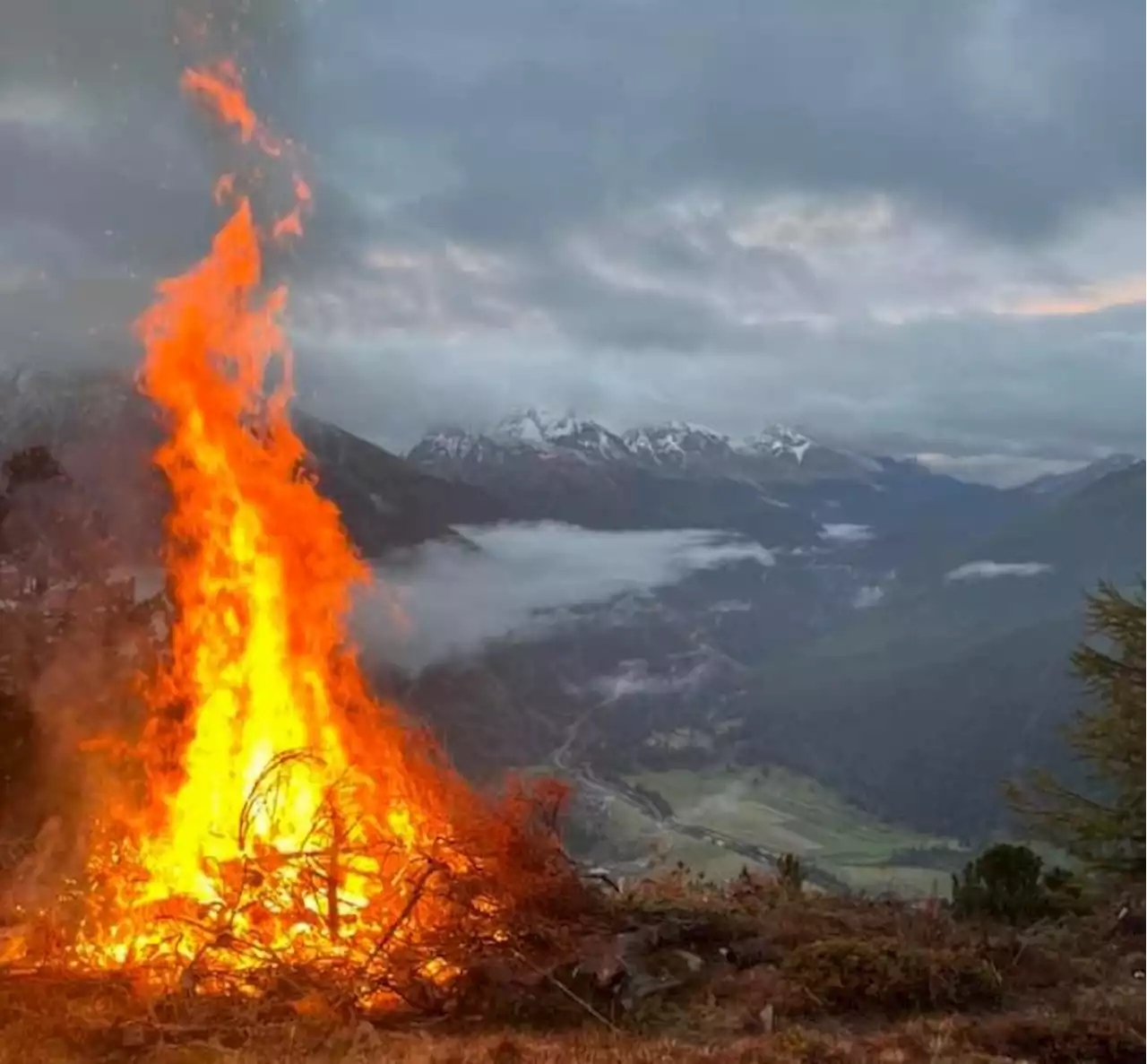 Dutzende Solidaritätsfeuer gegen Wolf - Schweizer Bauer