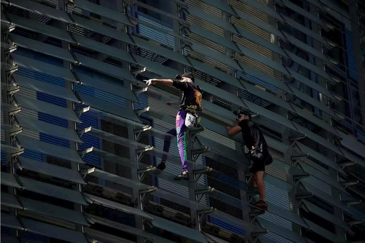 'French Spiderman' climbs first skyscraper with son in Barcelona