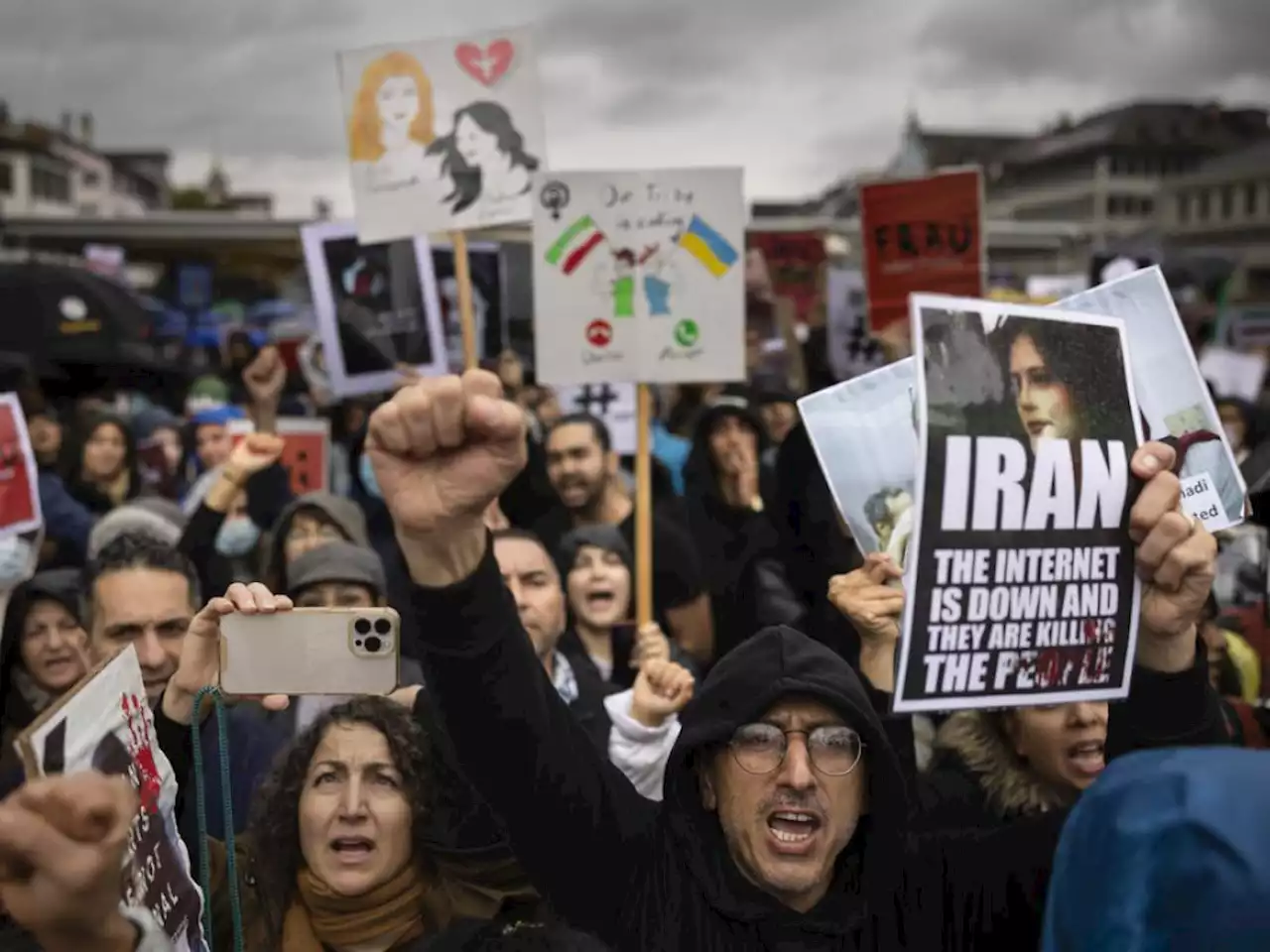 Demo auf Rathausbrücke – 1000 Menschen protestieren in Zürich gegen Iran-Regime