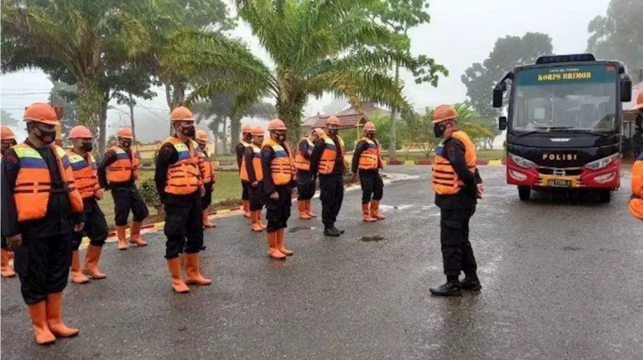 100 Personel Brimob Diterjunkan Bantu Korban Gempa di Tapanuli Utara, Kapolda Ikut Turun - Tribunnews.com