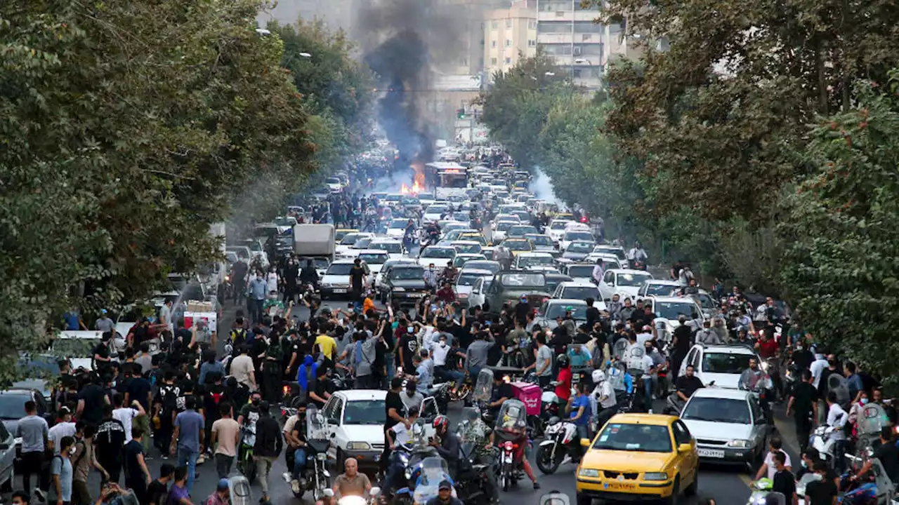 Protests Against Compulsory Hijab Sweep Iran, With Spotlight on Bodily Autonomy