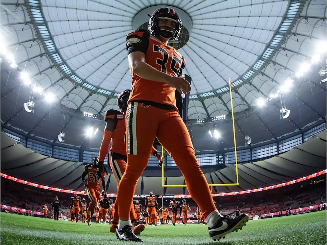 Lions-Redblacks live blog: Kicking it off before kickoff with some roundball