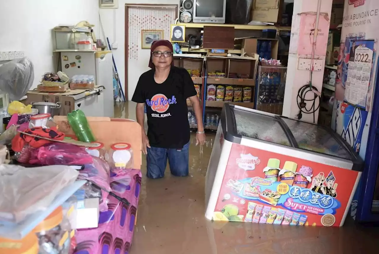 Over a hundred people evacuated in Sabah's west coast from flash floods