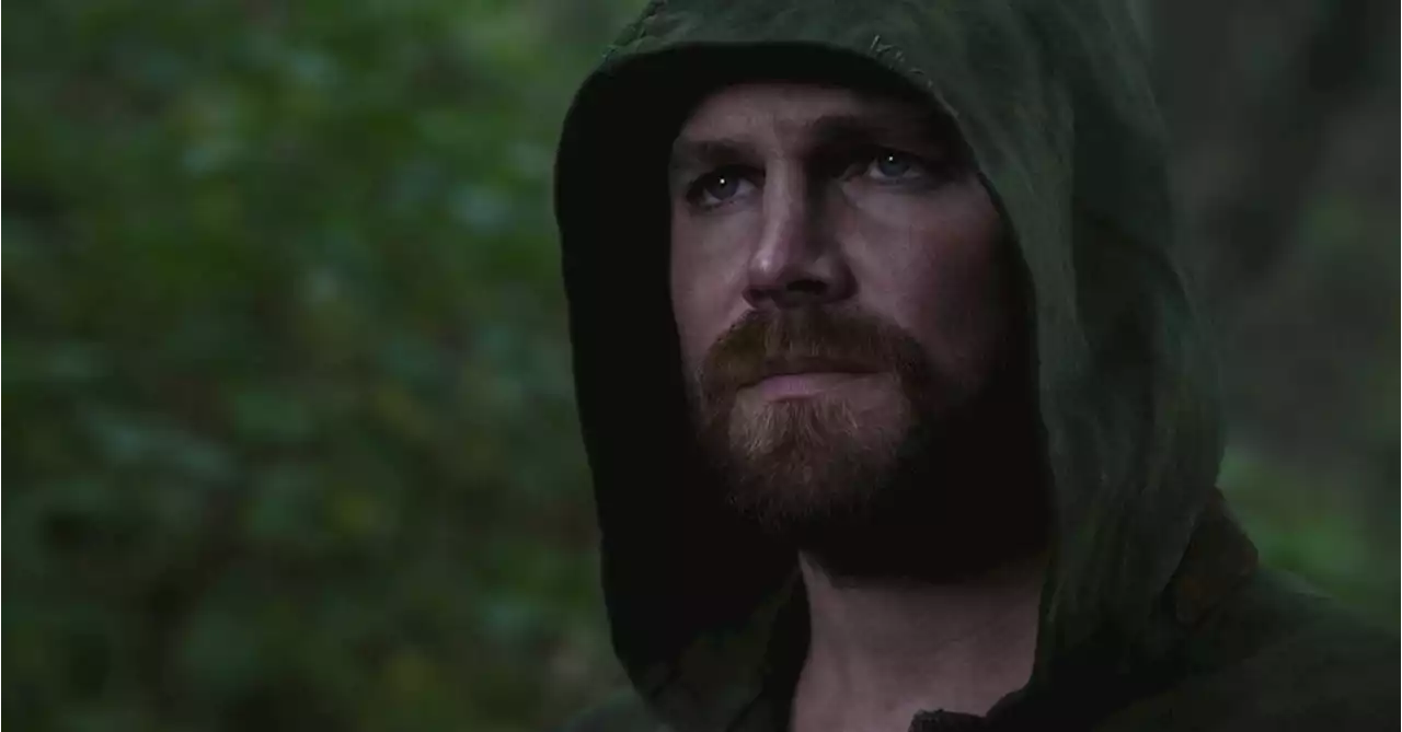 Stephen Amell Posts Arrow Anniv Video; 'Wonder If The Suit Still Fits'